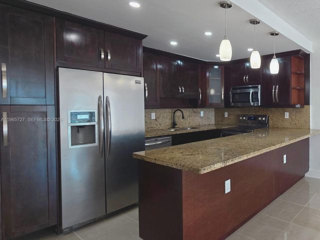 Apartment for rent  Unit #1002 - photo 7433751