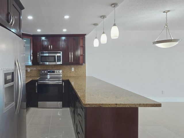 Apartment for rent  Unit #1002 - photo 7433753