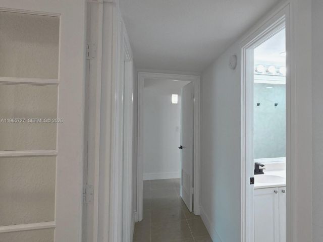 Apartment for rent  Unit #1002 - photo 7433756