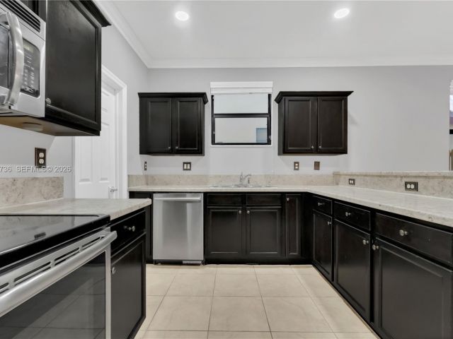 Home for rent at 3401 SE 5th St 3401 - photo 7432713