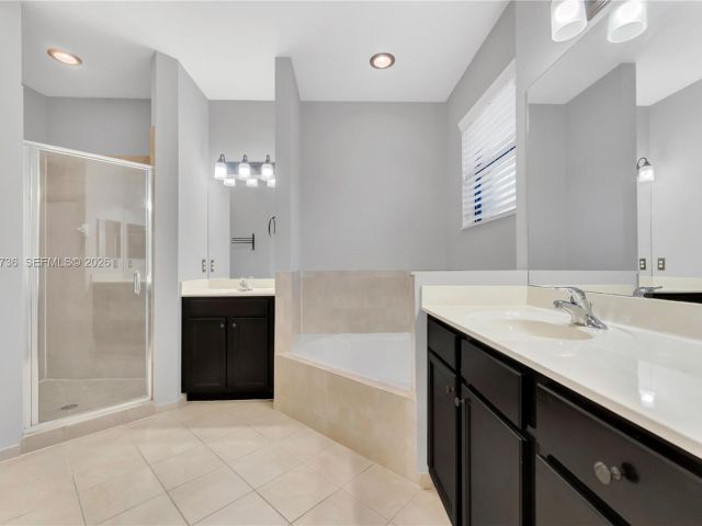 Home for rent at 3401 SE 5th St 3401 - photo 7432722