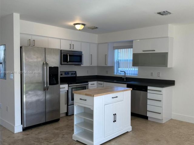 Home for rent at 2772 SW 31st Ct 2772 - photo 7432753