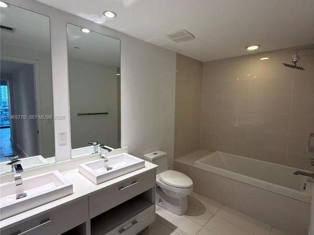 Apartment for rent  Unit #1004 - photo 7508231