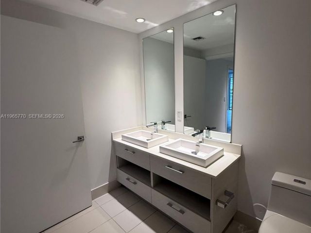 Apartment for rent  Unit #1004 - photo 7508232