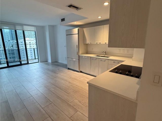 Apartment for rent  Unit #1004 - photo 7508233