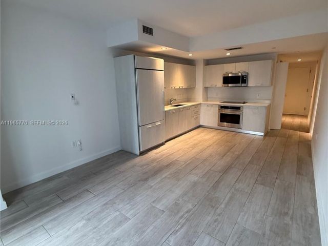 Apartment for rent  Unit #1004 - photo 7508234