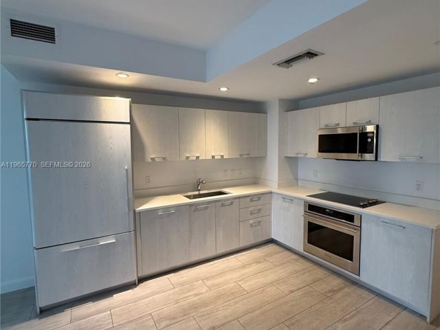 Apartment for rent  Unit #1004 - photo 7508235