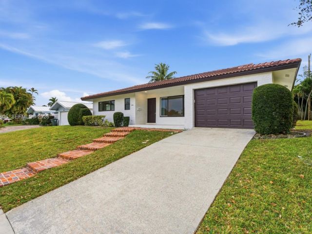 Home for rent at 1260 SW 8th St - photo 7444770