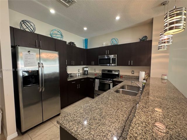 Home for rent at 2333 SE 5th St - photo 7448863