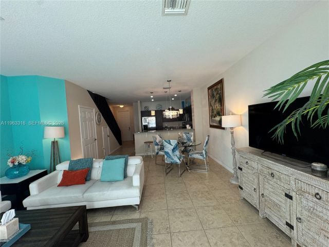 Home for rent at 2333 SE 5th St - photo 7448866