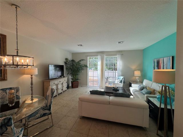 Home for rent at 2333 SE 5th St - photo 7448868