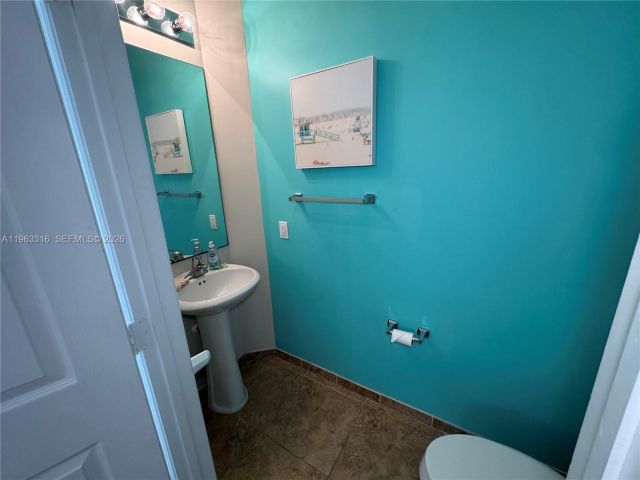 Home for rent at 2333 SE 5th St - photo 7448869