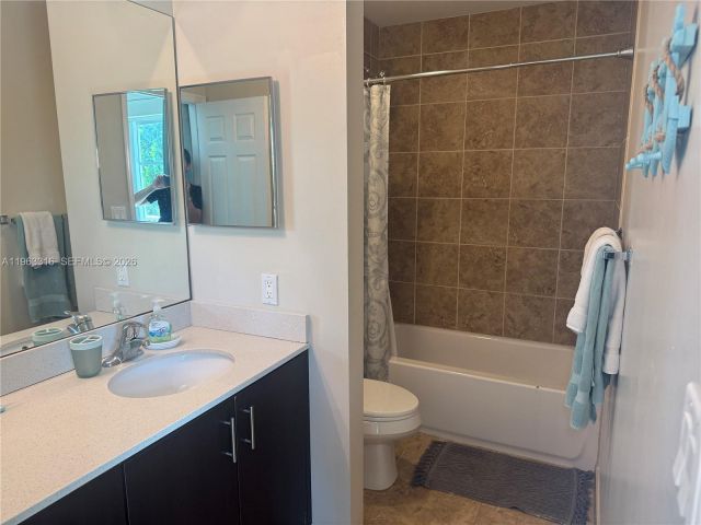 Home for rent at 2333 SE 5th St - photo 7448875