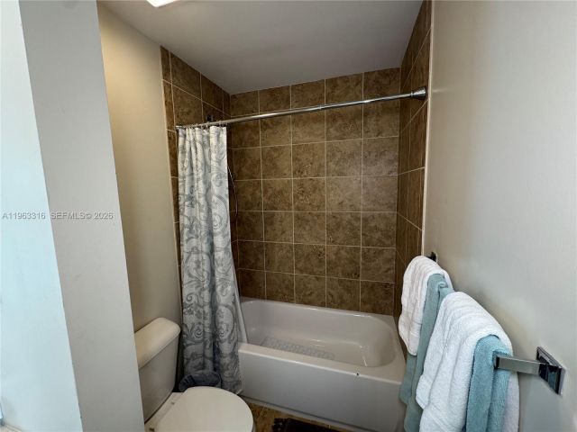 Home for rent at 2333 SE 5th St - photo 7448876