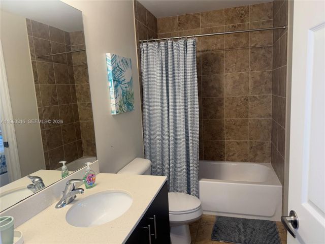 Home for rent at 2333 SE 5th St - photo 7448877