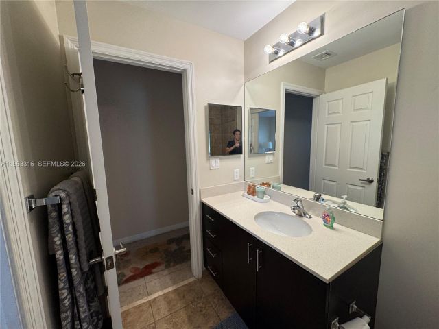 Home for rent at 2333 SE 5th St - photo 7448880