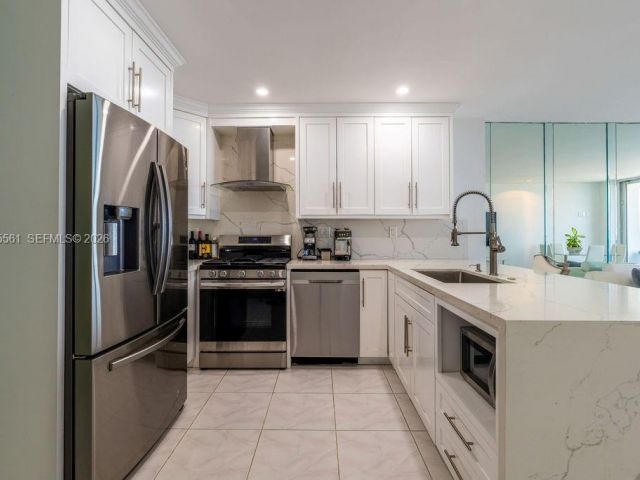 Apartment for rent  Unit #PH7 - photo 7438003