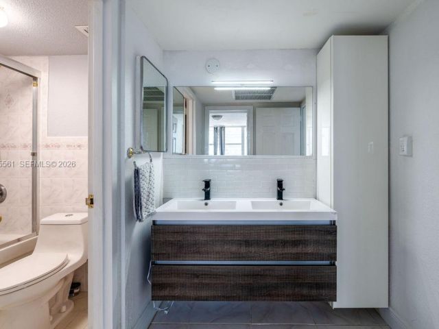 Apartment for rent  Unit #PH7 - photo 7438008