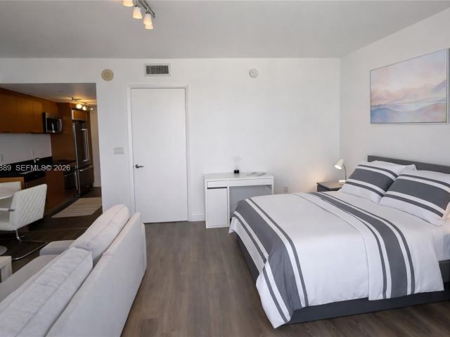 condo for rent in Miami - 50 Biscayne Blvd 4209 - MondialRealty