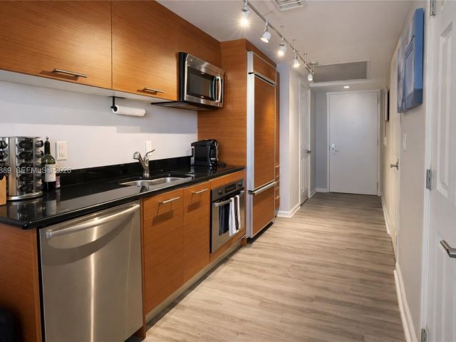 condo for rent in Miami - 50 Biscayne Blvd 4209 - MondialRealty