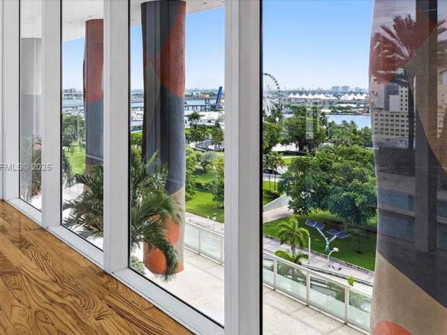 condo for rent in Miami - 50 Biscayne Blvd 4209 - MondialRealty