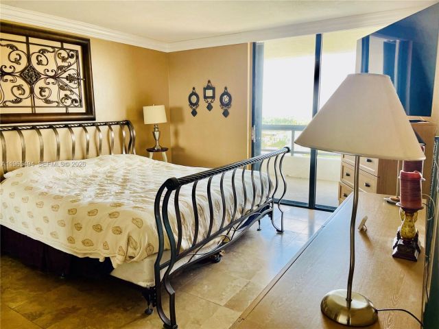 Apartment for rent  Unit #2006 - photo 7438041