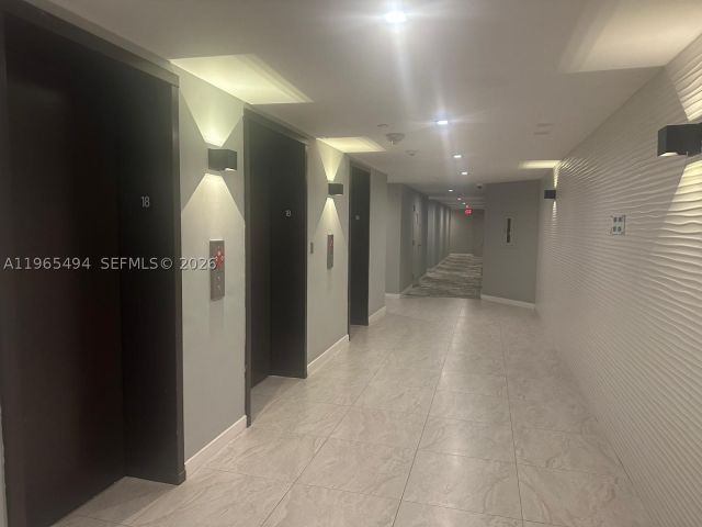 2-bedroom condo for rent in Miami Beach - 2555 Collins Ave 2006 - MondialRealty