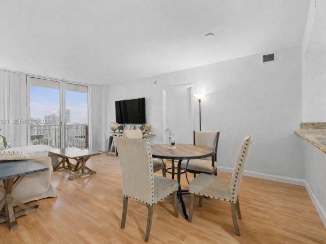 Apartment for sale  Unit #2415 - photo 7435937