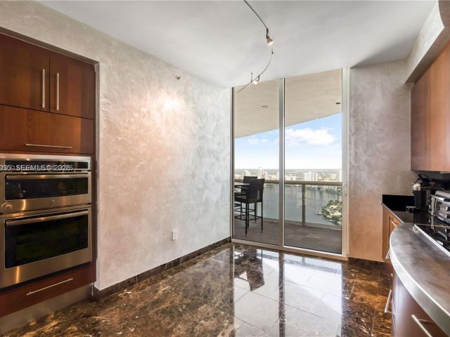 Apartment for rent  Unit #5008 - photo 7435309