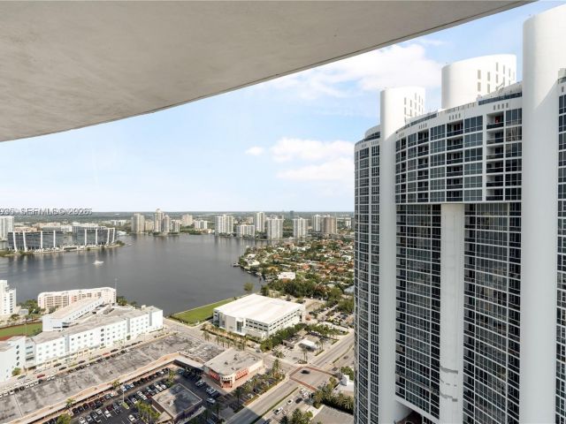 Apartment for rent  Unit #5008 - photo 7435310