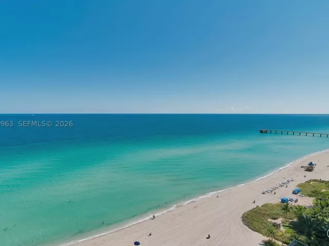1-bedroom condo for rent in Sunny Isles Beach - 17121 Collins Ave 1707 - MondialRealty