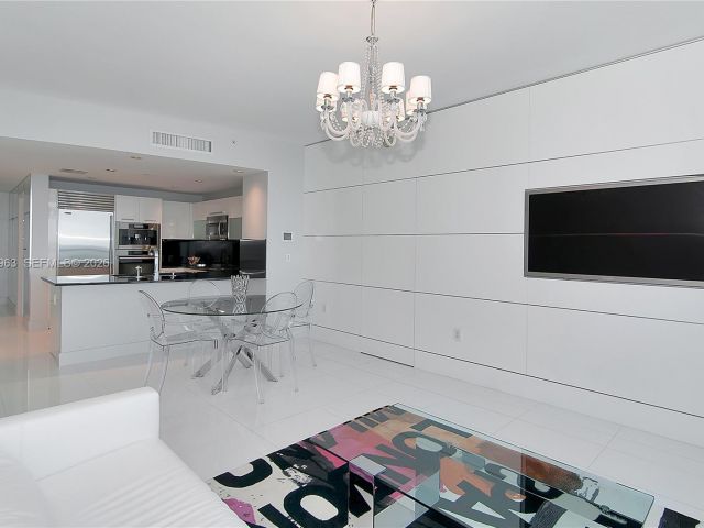 Apartment for rent  Unit #1707 - photo 7498557