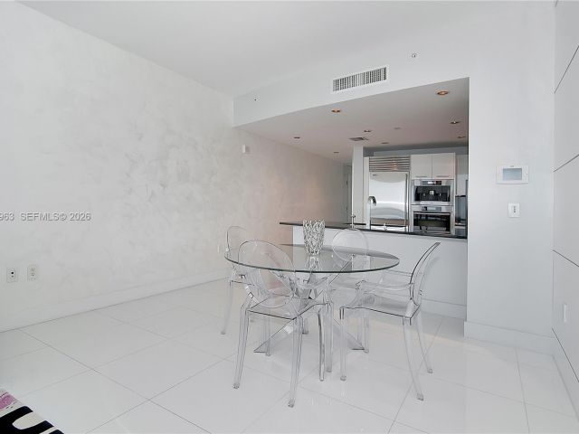 Apartment for rent  Unit #1707 - photo 7498560