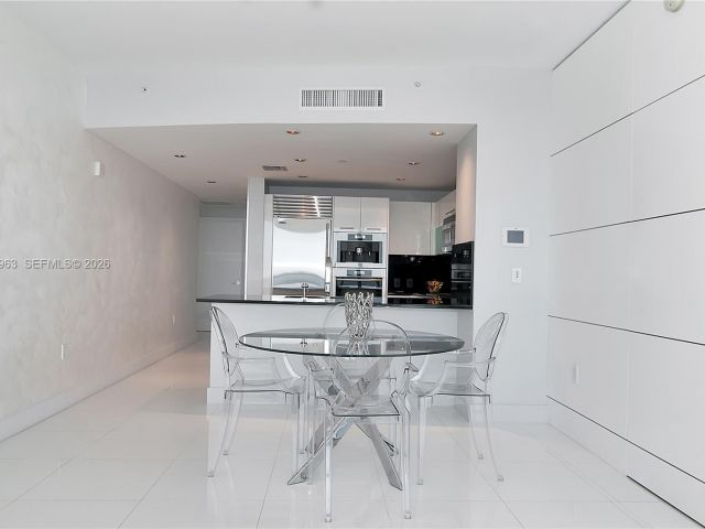 Apartment for rent  Unit #1707 - photo 7498561