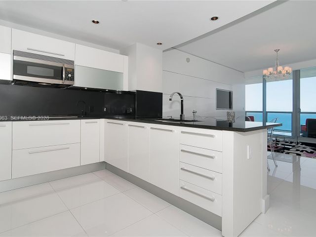 Apartment for rent  Unit #1707 - photo 7498563