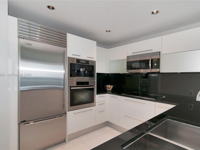 Apartment for rent  Unit #1707 - photo 7498564