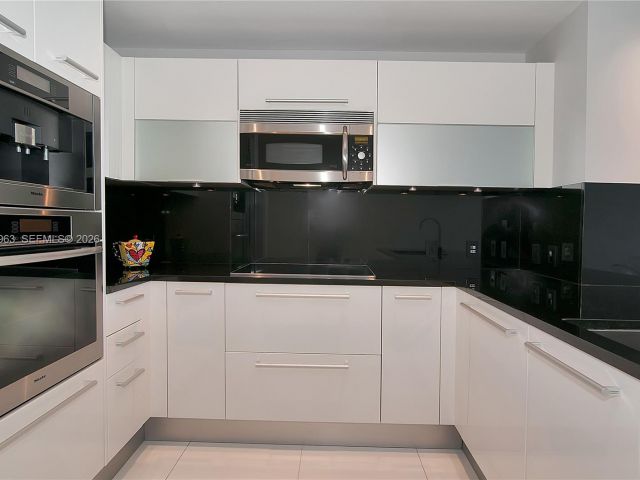 Apartment for rent  Unit #1707 - photo 7498565