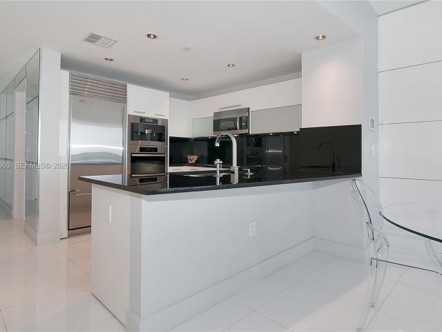 Apartment for rent  Unit #1707 - photo 7498566