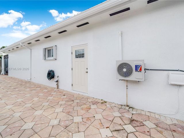 Home for rent at 1205 SE 7th Ct 0 - photo 7435799