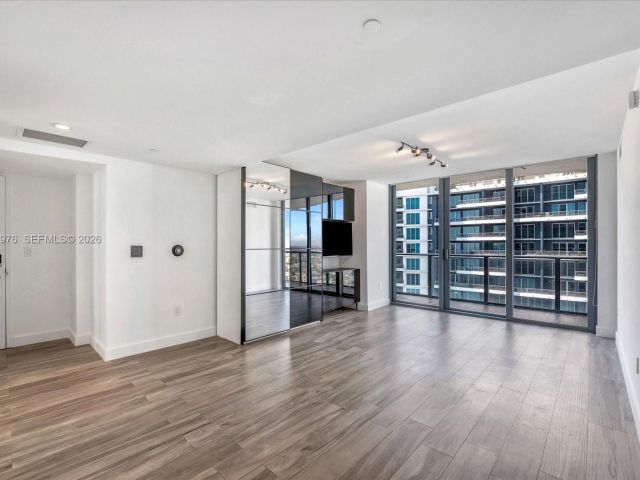 Apartment for sale  Unit #4807 - photo 7436051