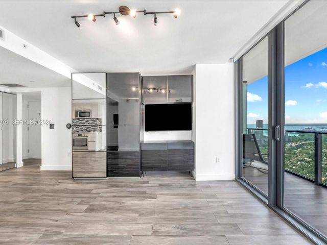 Apartment for sale  Unit #4807 - photo 7436052