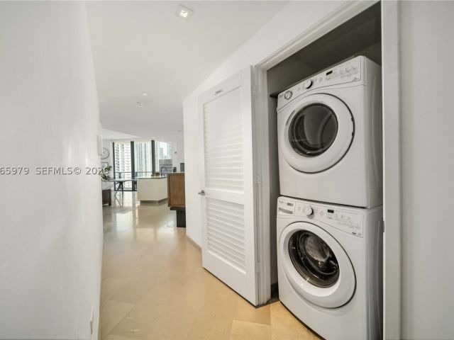 2-bedroom condo for sale in Miami - 68 SE 6th St 1201 - MondialRealty
