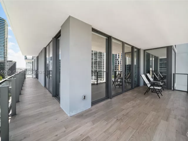 2-bedroom condo for sale in Miami - 68 SE 6th St 1201 - MondialRealty