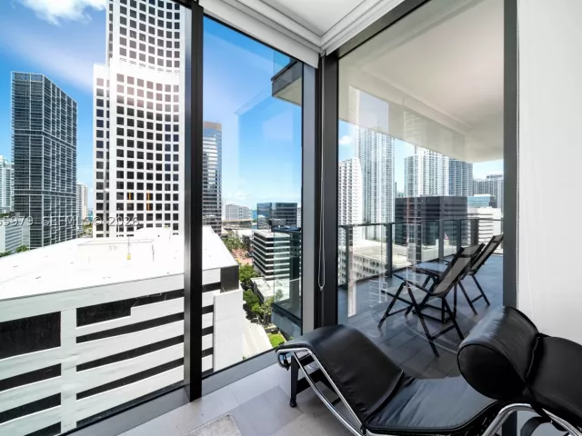 2-bedroom condo for sale in Miami - 68 SE 6th St 1201 - MondialRealty