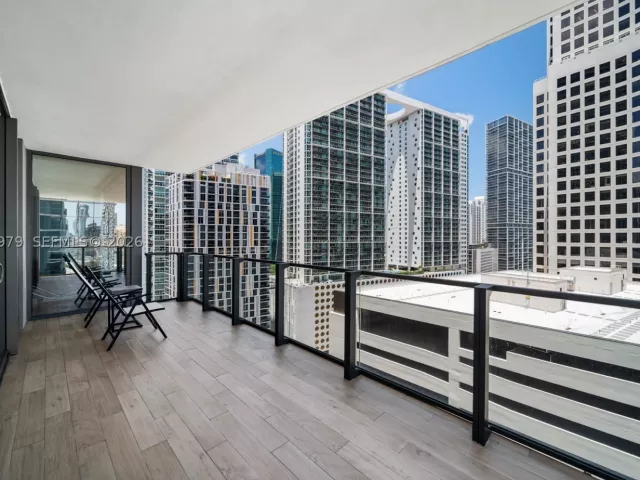 2-bedroom condo for sale in Miami - 68 SE 6th St 1201 - MondialRealty