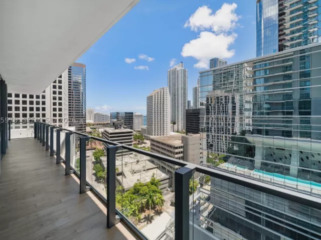 2-bedroom condo for sale in Miami - 68 SE 6th St 1201 - MondialRealty