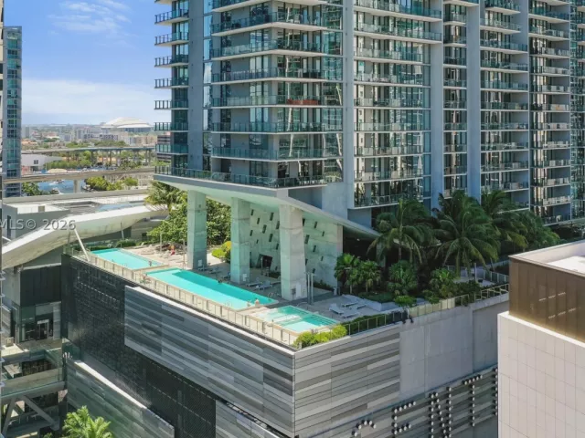 2-bedroom condo for sale in Miami - 68 SE 6th St 1201 - MondialRealty