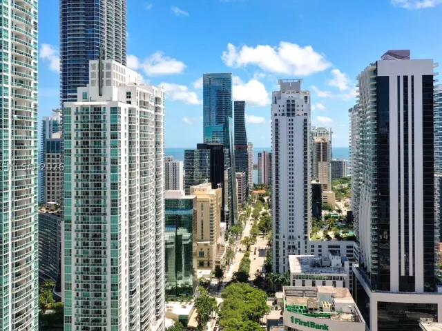 2-bedroom condo for sale in Miami - 68 SE 6th St 1201 - MondialRealty
