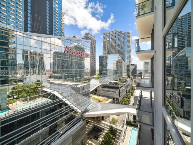 2-bedroom condo for sale in Miami - 68 SE 6th St 1201 - MondialRealty