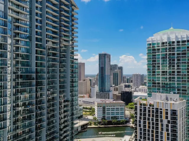 2-bedroom condo for sale in Miami - 68 SE 6th St 1201 - MondialRealty